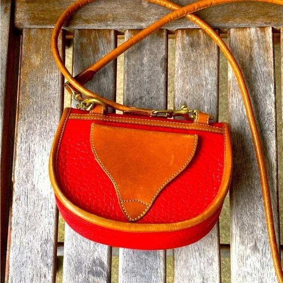 1980-1990s Dooney & Bourke Crossbody, Red Leather Calvary Trooper Purse - Picture 3 of 8